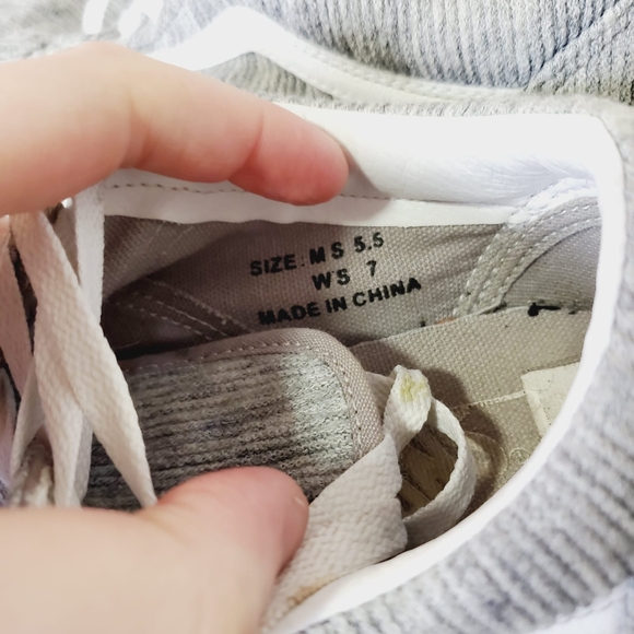 Vans Unisex Old Skool Rib Knit Corduroy Skater Sneakers 7 - Picture 3 of 6